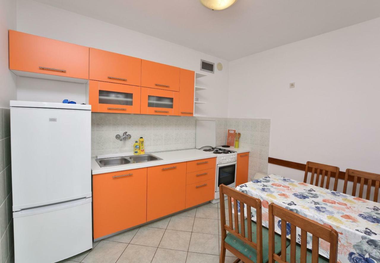 Apartment Dijo I Примоштен Екстер'єр фото