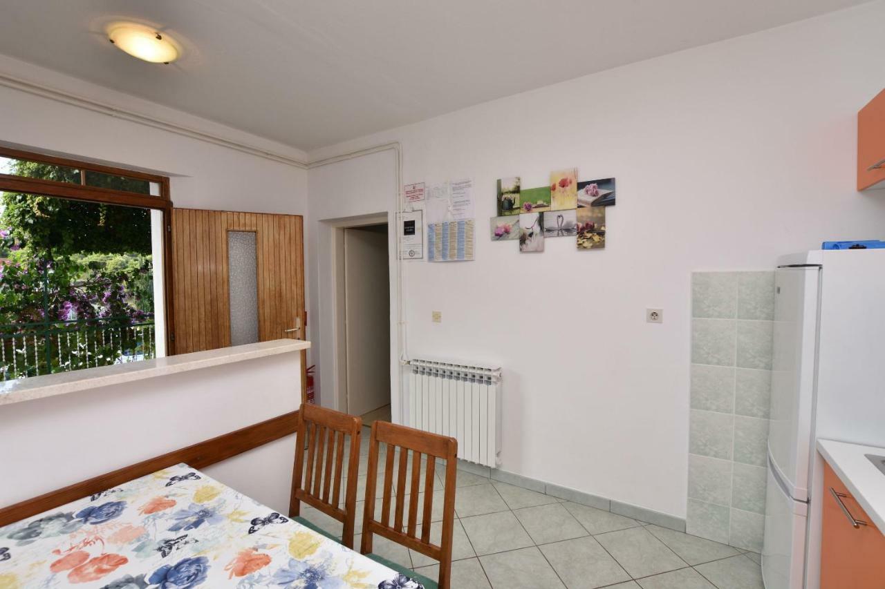 Apartment Dijo I Примоштен Екстер'єр фото